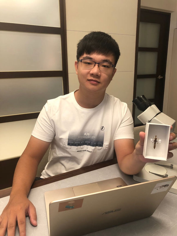 國立中興大學昆蟲系學生胡芳碩從小就喜歡昆蟲,入學至今已發表20篇國際論文。他建議高中生多接觸不一樣的事物,多嘗試可找到自己的興趣。(中興大學提供)中央社記者趙麗妍傳真 111年2月7日