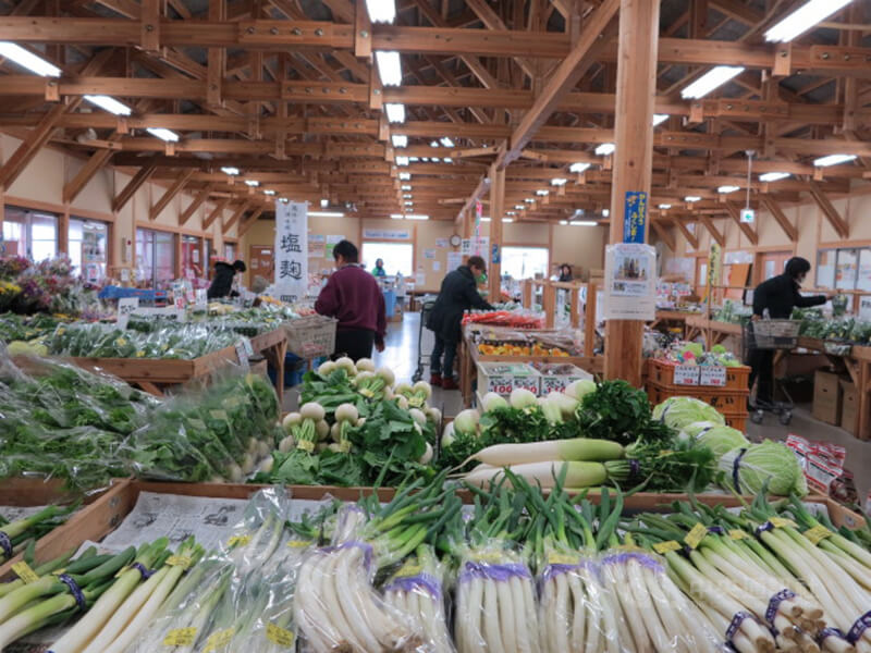行政院8日宣布福島5縣食品開放輸台。圖為福島蔬果直銷站。（中央社檔案照片）