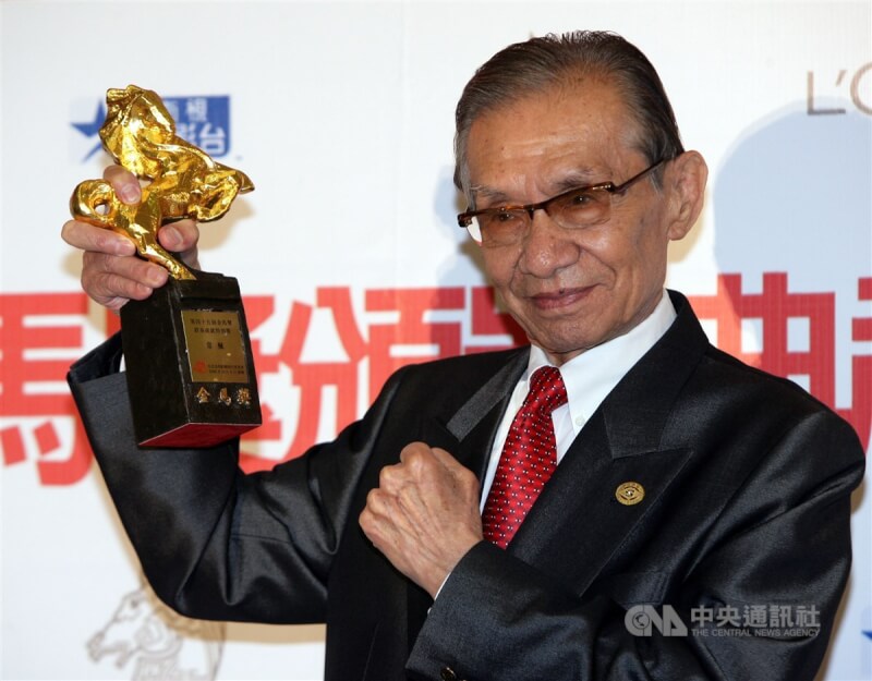 金馬影帝常楓6日在睡夢中安詳辭世，享嵩壽100歲。圖為2008年常楓獲第45屆金馬獎終身成就獎。（中央社檔案照片）