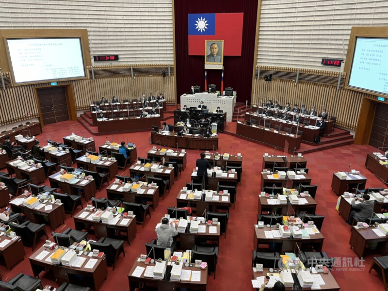 民進黨選對會協調工作小組9日開會,討論年底市議員提名席次,其中,台北市跟高雄市席次達成共識,將分別提名26席、35席。圖為高雄市議會。(中央社檔案照片)
