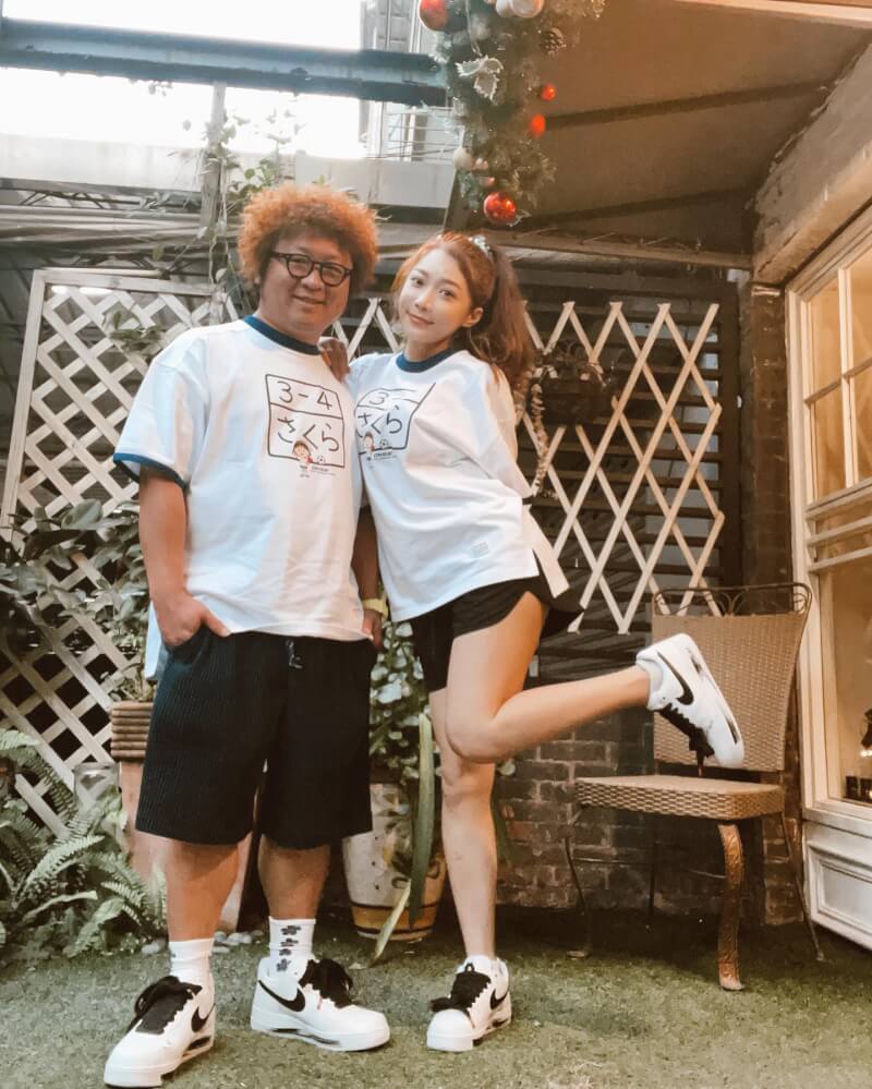 藝人納豆(左)1月因腦出血住院後,女友依依(右)一直陪伴在他身旁。(圖取自facebook.com/sherry11ee)