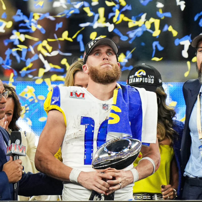 NFL公羊庫普(中)獲選為本屆超級盃MVP。(圖取自twitter.com/NFL)