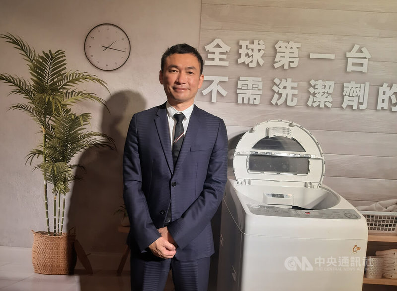 納諾科技董事長呂鴻圖17日在產品發表會表示,將投入台積電高雄新廠土壤清油污作業,預計2月底、3月初設備即可進駐。中央社記者潘智義攝 111年2月17日