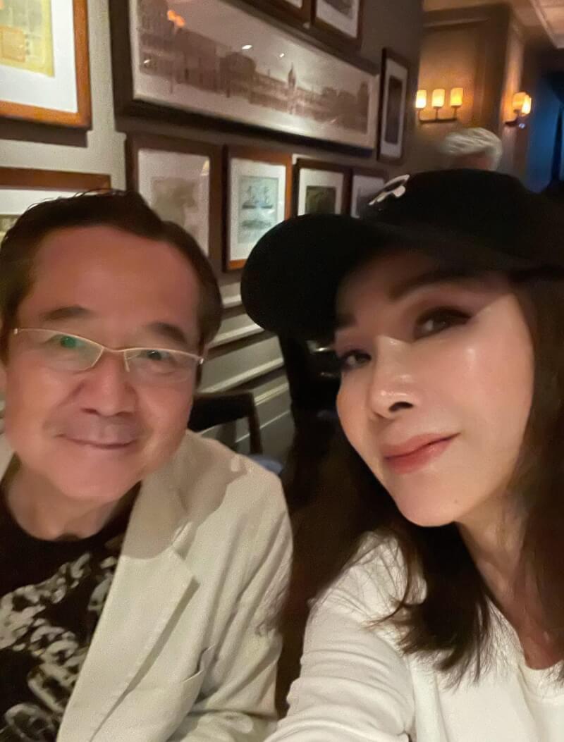 資深藝人巴戈(左)因胰臟癌逝世,好友陳美鳳坦言小年夜才剛到巴戈家聚餐,知道他生病,沒想到會走得這麼快,心痛不已。(圖取自facebook.com/immeifen)