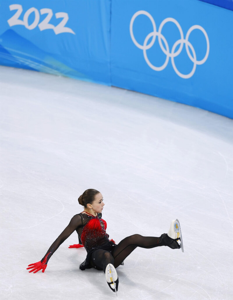 15歲俄羅斯花滑選手瓦莉娃2月17日在冬奧長曲多次失誤，表現不如預期無緣獎牌。（共同社）