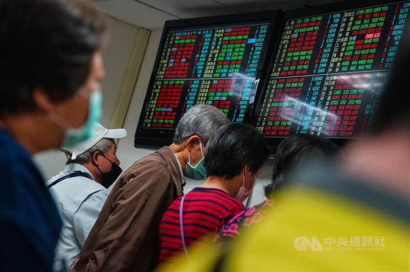 台股23日在航運股帶動下,終場漲86.44點,回到18000點之上。(中央社檔案照片)