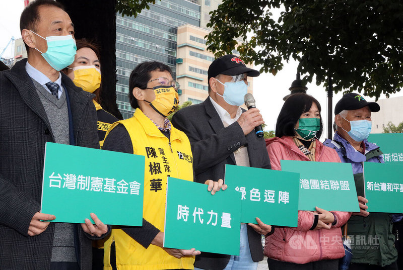 針對參加北京冬奧的台灣選手黃郁婷爭議,多個民間團體及政黨24日上午向監察院檢舉教育部及體育署嚴重失職,並對教育部提出糾正案。中央社記者郭日曉攝 111年2月24日