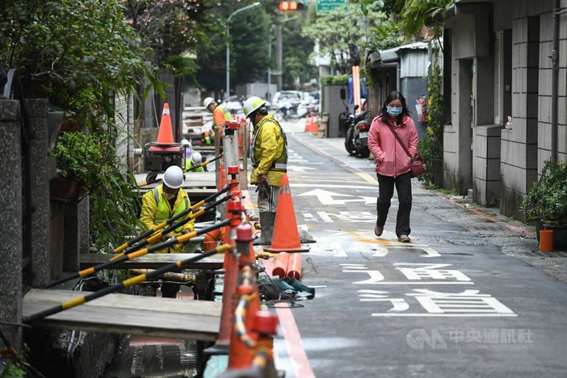 行政院主計總處24日公布1月失業率為3.61%,較110年12月續降0.03個百分點,已經是連續7個月下降。中央社記者趙世勳攝 111年2月24日