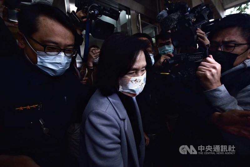 宜蘭縣長林姿妙(中)日前以80萬元交保,檢方3月1日將提抗告。(中央社檔案照片)