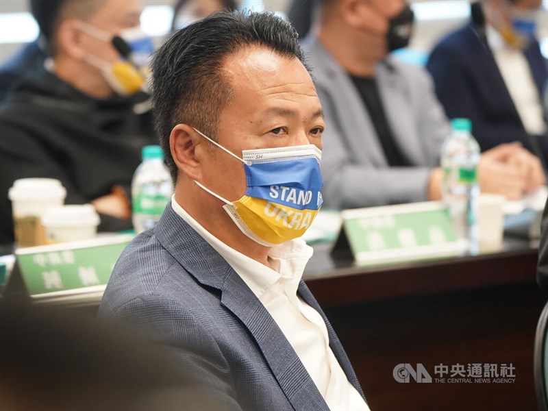 民進黨2日召開中執會,通過嘉義縣長翁章梁(前)等3連任縣市長徵召案,將由黨主席蔡英文徵召競選連任。中央社記者徐肇昌攝 111年3月2日