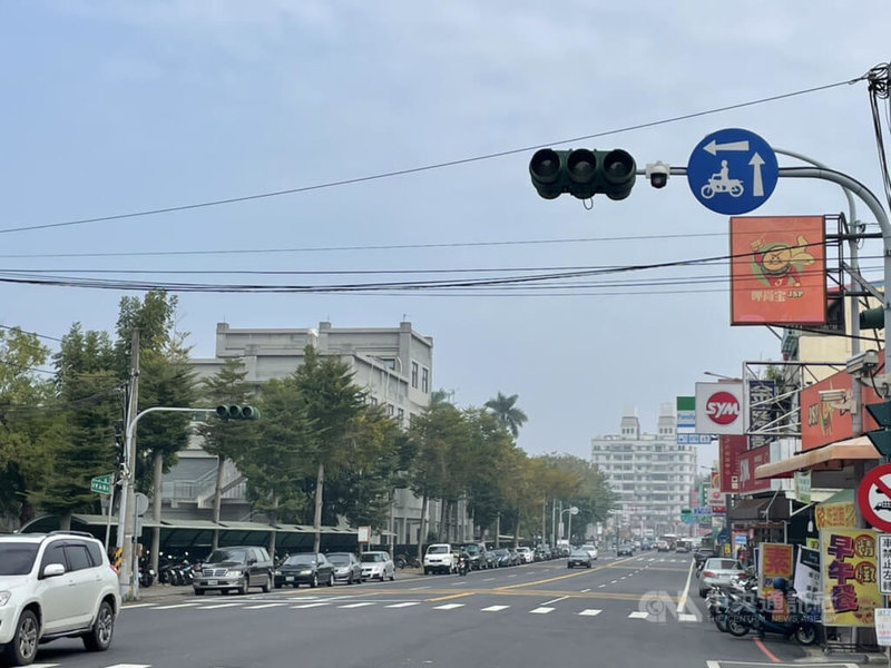 雲林縣斗六市、北港鎮等鄉鎮3日上午9時許陸續無預警跳電,部分路口號誌燈受影響。中央社記者姜宜菁攝 111年3月3日