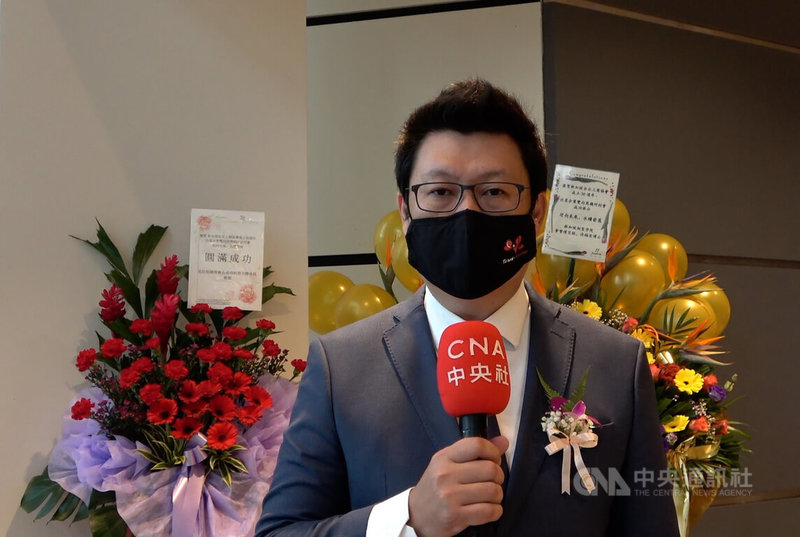 新加坡5日宣布制裁俄羅斯具體措施,新加坡台北工商協會會長楊正祺受訪表示,對當地台商來說,直接受衝擊的產業包括半導體及金融服務業。中央社記者侯姿瑩新加坡攝 111年3月5日