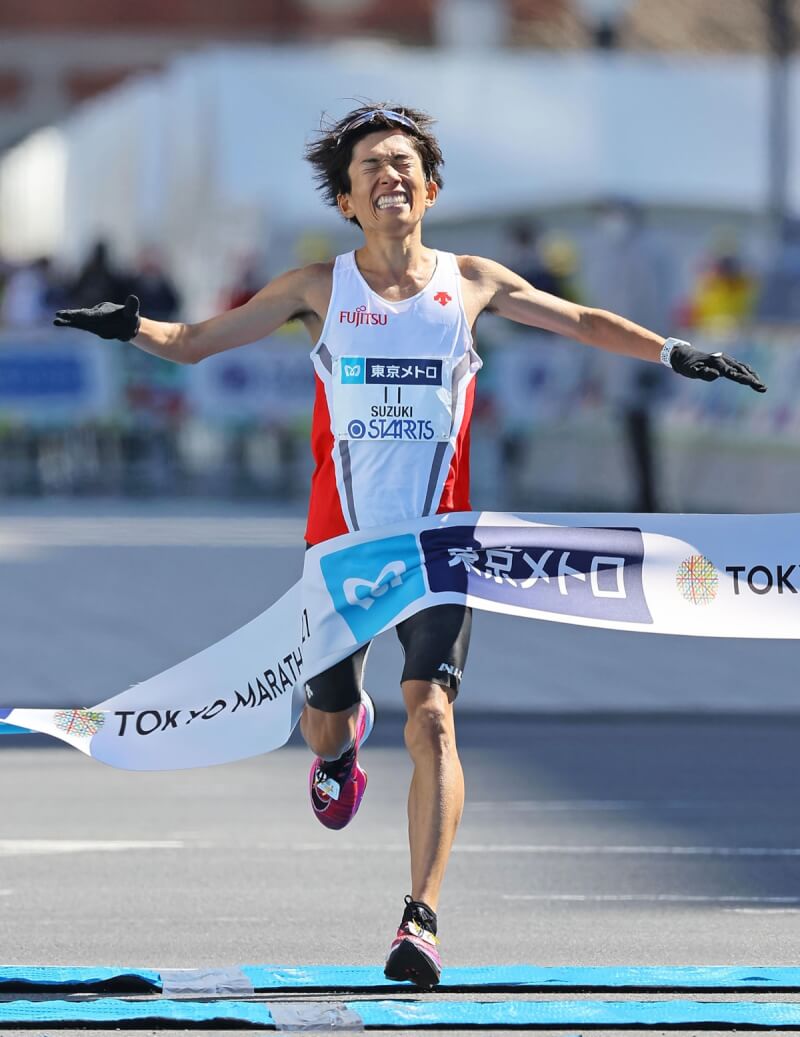 東京馬拉松6日登場,鈴木健吾以2小時5分28秒獲男子選手第4名,居日本跑者之冠。(共同社)