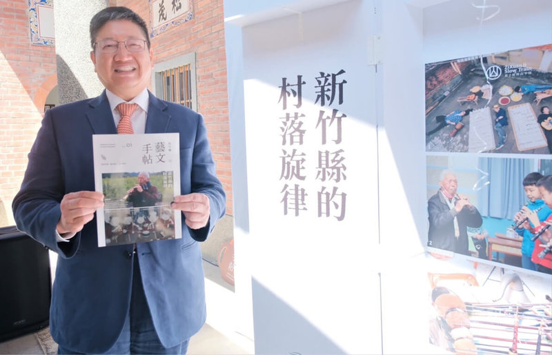 新竹縣政府9日正式出版竹縣首本藝文季刊「新竹縣藝文手帖」,縣長楊文科(圖)表示,此刊物呈現13鄉鎮特色,在3月、6月、9月、12月發行,每季發行5000本,免費索取。中央社記者郭宣彣攝 111年3月9日