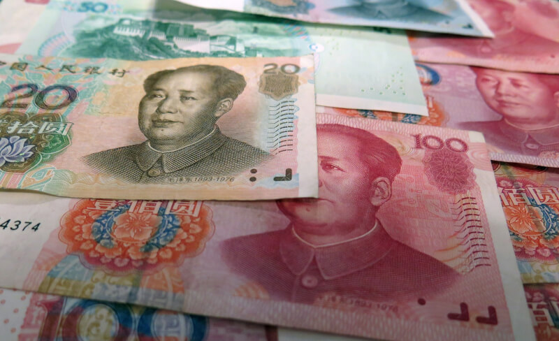 近期陸續傳出外資企業將利潤從中國匯出，加上美國緊縮貨幣政策，連帶使人民幣匯率波動，引發外界對中國市場疑慮。圖為人民幣。（圖取自Pixabay圖庫）