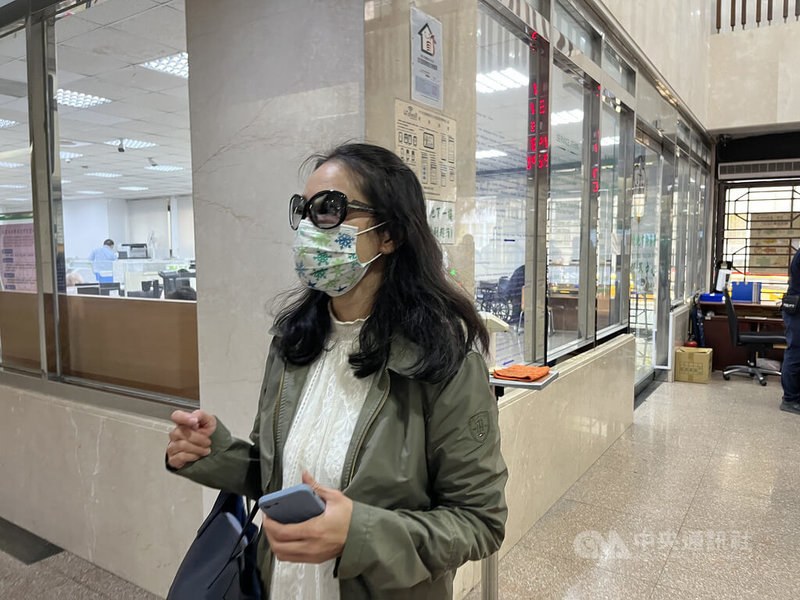 詹姓女子（圖）的8歲女兒日前寫信給總統蔡英文，盼留在台灣。詹女11日受訪表示，女兒寫信是希望自己的意願被外界聽到，令她感到很痛心。中央社記者林長順攝 111年3月11日