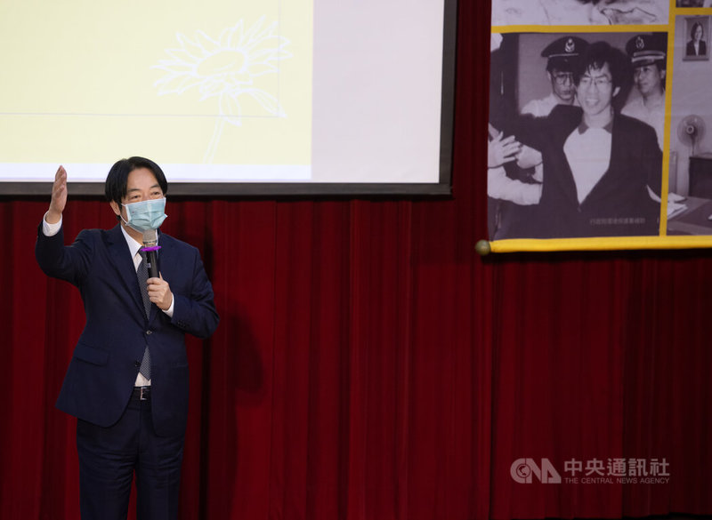 記述已故前駐泰代表李應元一生故事的新書「李應元:牽手一生護台灣」12日在台北舉辦發表會,副總統賴清德(圖)應邀出席,分享與「民主兄弟」李應元相處點滴。中央社記者謝佳璋攝 111年3月12日