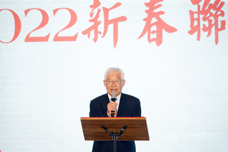 「台灣之友會」13日晚間在台北大直典華會館舉辦「感恩迎新春聯歡之夜」,總會長黃崑虎(圖)致詞提到,台灣現在被全世界肯定,台灣人在全世界變成非常有價值、被尊重,他要感謝總統蔡英文這幾年來的努力;台灣的國際地位重要,台灣人要珍惜台灣這塊土地。中央社記者郭日曉攝 111年3月13日