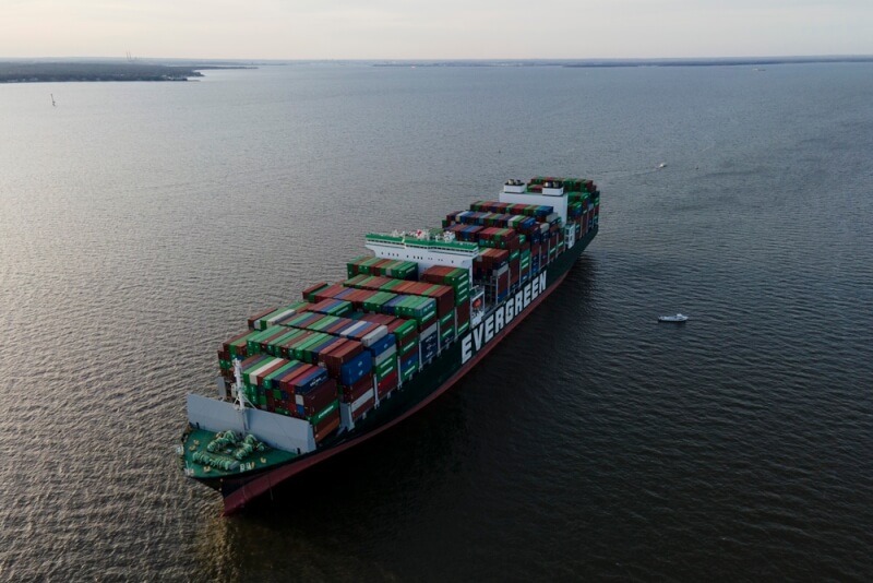 長榮海運旗下「長程輪」今年3月在美國切薩皮克灣擱淺受困。（美聯社）