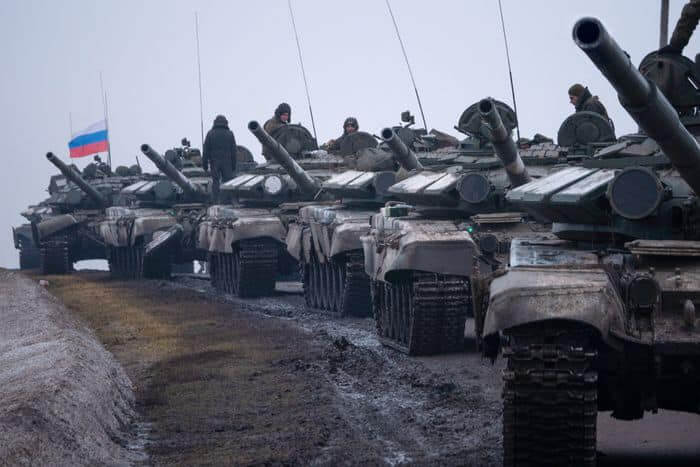 烏克蘭總統澤倫斯基辦公室的高階幕僚告訴路透社，烏軍在俄羅斯用於俄烏戰爭的武器中，發現愈來愈多的中國零件。圖為俄軍車隊。（圖取自facebook.com/mod.mil.rus）