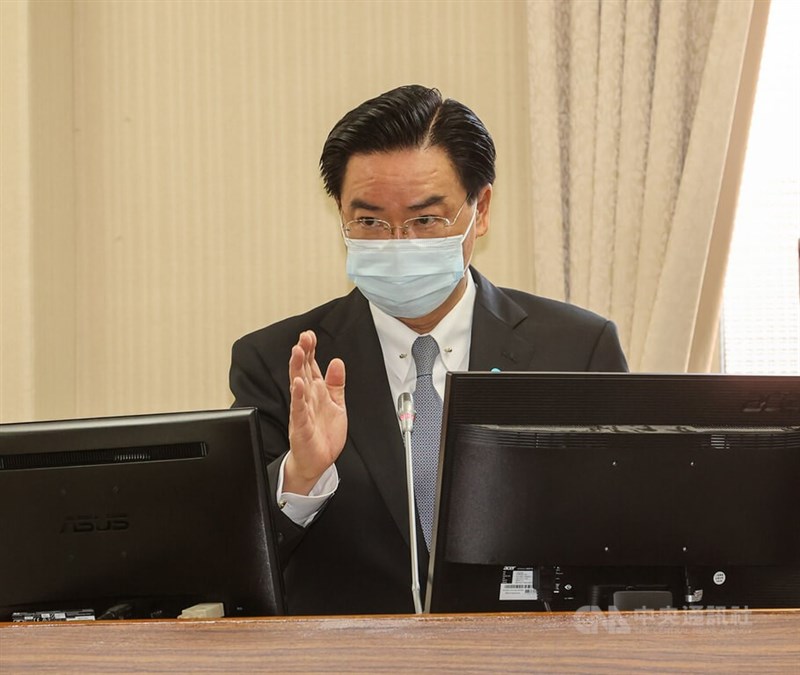 外交部長吳釗燮(圖)16日在立法院表示,台灣防衛要靠自己決心,美方也會持續提供台灣武器。中央社記者鄭清元攝 111年3月16日