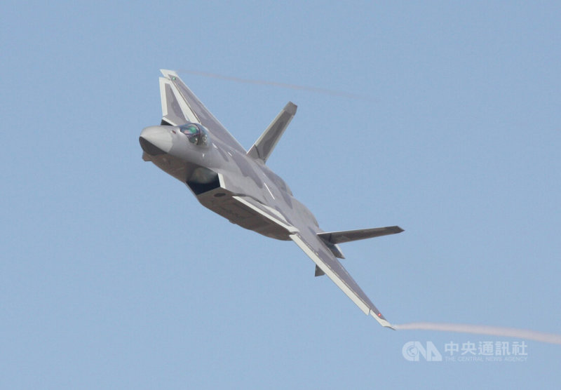 美國太平洋空軍司令維巴赫透露,美軍F-35戰機已與中國殲20(J-20)「遭遇」過至少一次。若屬實,代表美中的匿蹤戰機打過照面。圖為珠海航展時的殲20。中央社記者陳亦偉攝 111年3月17日