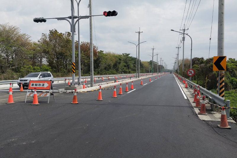 台南市工務局執行市道172線拓寬工程進度稍慢,配合台灣國際蘭展將於26日開幕,車潮將大增,工務局已擬定措施,蘭展期間原則皆開放4車道通行,並就鋪面品質不佳路段先進行改善。(台南市工務局提供)中央社記者楊思瑞台南傳真 111年3月17日