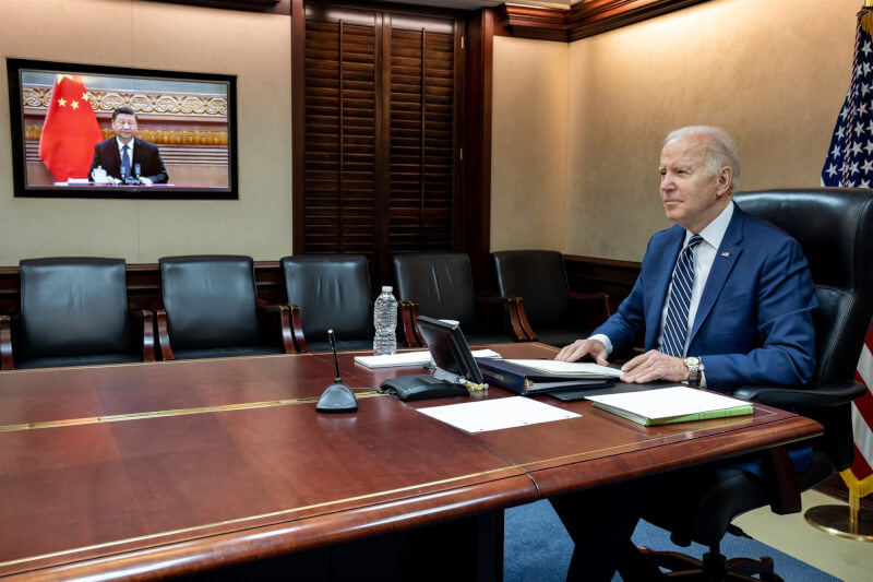 圖為美國總統拜登（右）3月18日與中國國家主席習近平視訊通話。（圖取自twitter.com/WhiteHouse）