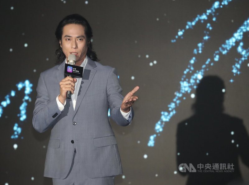 娛樂經紀公司凱渥集團攜手文策院成立「台灣夢幻學院」,22日在台北松山文創園區舉行啟動記者會,演員莊凱勛(圖)出席,引言介紹台灣夢幻學院。中央社記者吳家昇攝 111年3月22日