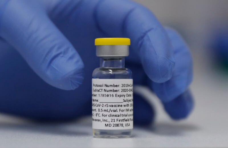 Novavax疫苗獲食藥署EUA，適用18歲以上成人接種。（美聯社）