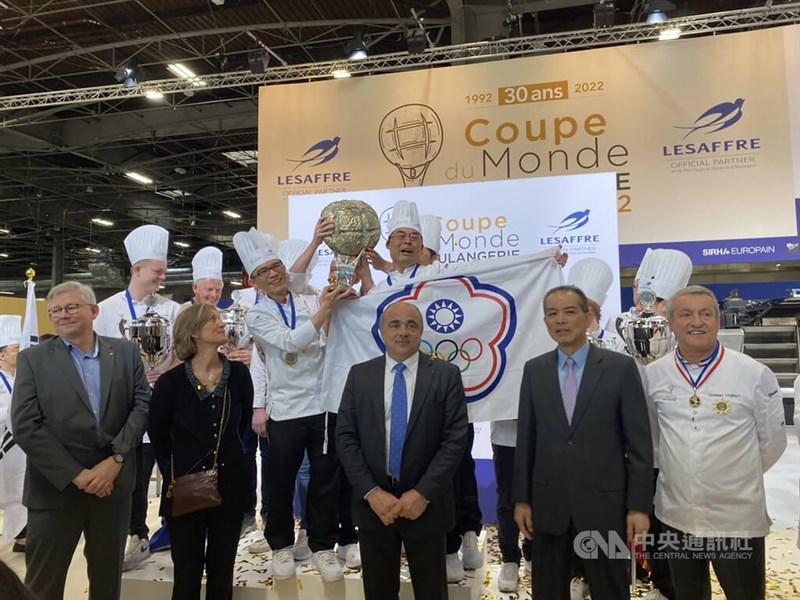 第11屆「世界盃麵包大賽」29日頒獎。台灣隊在有「烘焙界的奧林匹克」之稱的賽事中奪冠，作品驚豔現場，實至名歸。中央社記者曾婷瑄巴黎攝 111年3月29日