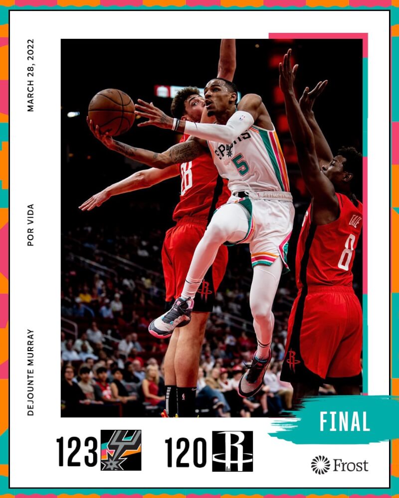 NBA聖安東尼奧馬刺29日靠著莫瑞（白色球衣）攻下生涯新高33分，率隊以123比120險勝休士頓火箭，收下4連勝。（圖取自twitter.com/spurs）