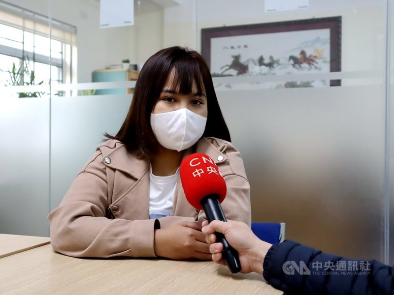 20歲的黃氏翠喬(圖)想要減輕父母的負擔,計劃赴台工作3年後就能回越南開一家自己的咖啡店。中央社記者陳家倫河內攝 111年3月30日