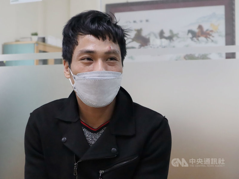 33歲的黎伯山(圖)在越南捕魚已經20年,為了存「老婆本」並回老家義安省蓋新房,在親友的建議下決定前往台灣。中央社記者陳家倫河內攝 111年3月30日