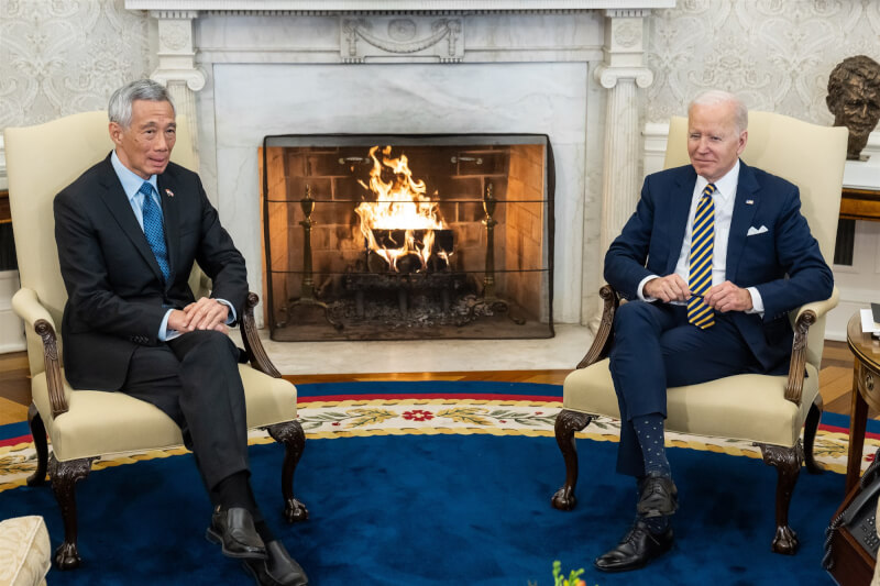 拜登（右）29日在白宮與李顯龍（左）舉行雙邊會談，兩人會後聯合聲明譴責俄羅斯入侵烏克蘭。（圖取自twitter.com/POTUS）