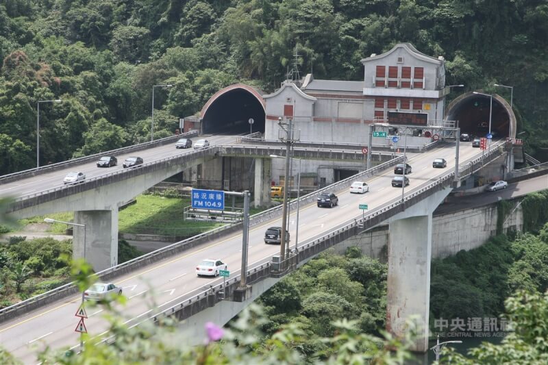 傳國軍與交通部、高公局合作,將在雪山隧道深處設置指揮中心,防範第一擊。圖為雪山隧道入口。(中央社檔案照片)