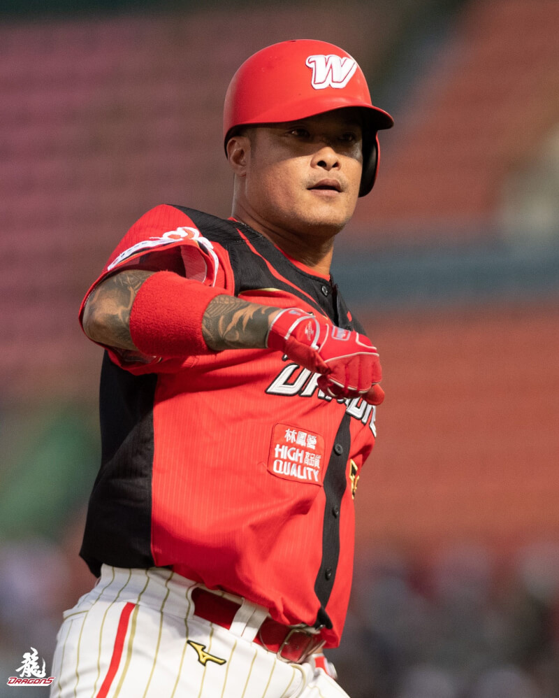 中職味全龍隊與統一獅隊4日交手，龍隊林智勝跨季連4戰開轟、生涯291轟出爐。（圖取自facebook.com/WC.DragonBaseball）