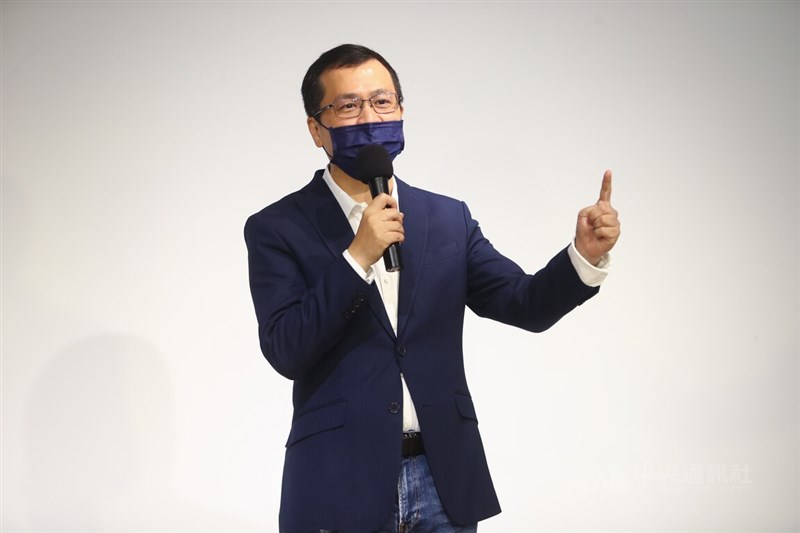國民黨籍台北市議員羅智強6日在台北舉行記者會,宣布參加黨內桃園市長提名決定未變,並尊重黨中央最後提名結果,最終目標是希望國民黨贏。中央社記者王騰毅攝 111年4月6日