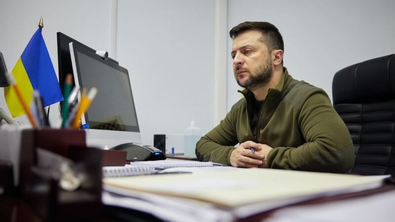 烏克蘭總統澤倫斯基6日譴責歐洲對於禁止俄羅斯能源進口一事猶豫不決,還說部分國家領導人更擔心商業損失而不是戰爭罪行。(圖取自twitter.com/ZelenskyyUa)