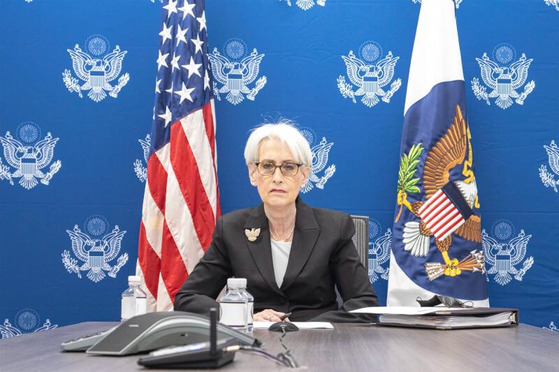 美國國務院高官20日表示，副國務卿雪蔓（圖）下週在東京與日本、南韓副外長會面時，將討論台海局勢緊張等議題。（圖取自twitter.com/DeputySecState）