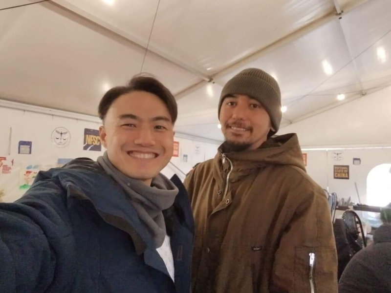 王芮緹在波蘭邊境米狄卡難民營遇見台僑王楠穎,並以沉重心情親自送王楠穎穿越邊境加入烏克蘭海外志願軍。(王芮緹提供)中央社記者黃雅詩台北傳真 111年4月11日