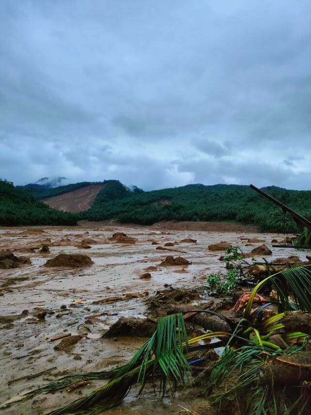 菲律賓中部的雷伊泰省發生山崩，是這次災害的重災區。（圖取自facebook.com/coastguardph）