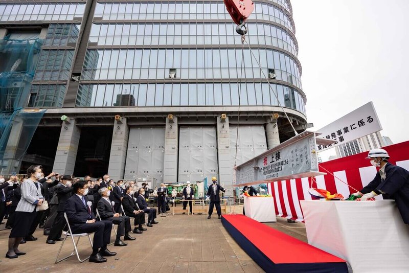 日本地產開發商森大廈公司在東京建造330公尺高的大樓，2023年竣工後將成日本第一高樓。業者21日舉行上梁儀式。（森大廈公司提供）中央社記者楊明珠東京傳真  111年4月22日
