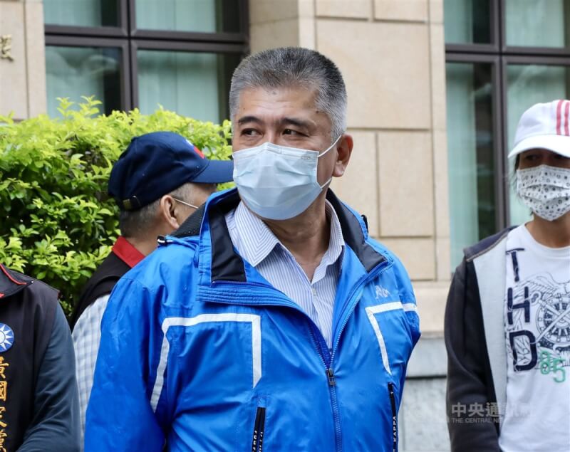 前國軍少將韓豫平(前)被控詐取本應獎勵演習有功官兵的加菜金新台幣2880元,遭判刑4年6月。總統蔡英文22日批示同意特赦韓豫平及士官張淯森,使兩人罪刑宣告均無效。(中央社檔案照片)