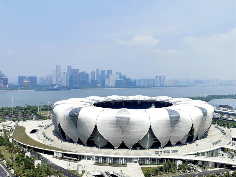 圖為杭州亞運主場館杭州奧體中心外觀。（中新社）