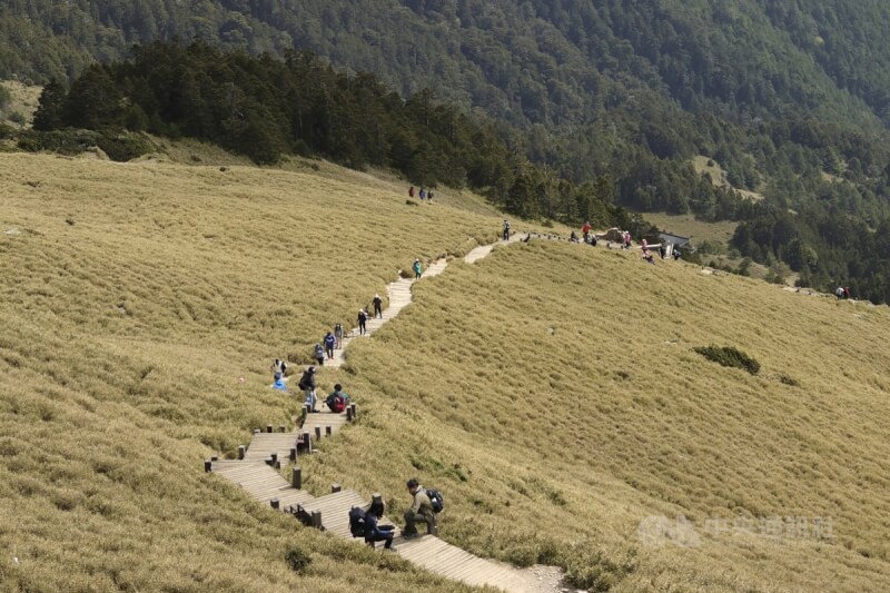 步道沿途視野遼闊。中央社記者徐子苓攝