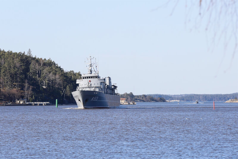 北大西洋公約組織軍艦25日抵達芬蘭。(圖取自twitter.com/rlaivasto)