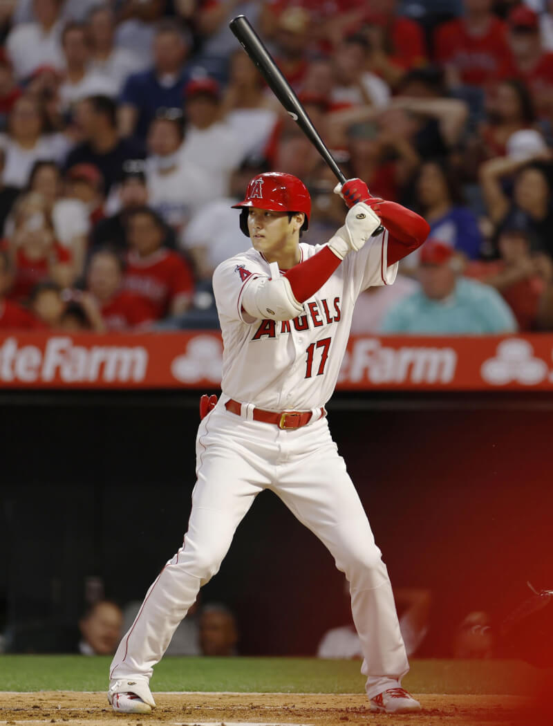 MLB洛杉磯天使日籍球星大谷翔平（圖）27日先發5局失2分，打擊單場3安猛打，率隊主場9比5擊敗克里夫蘭守護者。（共同社）