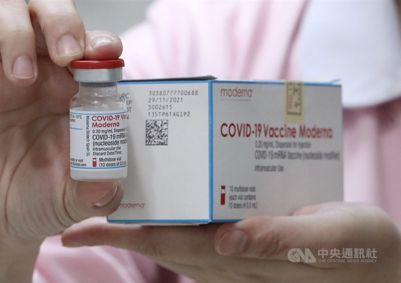 莫德納公司已經向美國食品暨藥物管理局申請6歲以下兒童COVID-19疫苗的緊急授權使用。（中央社檔案照片）