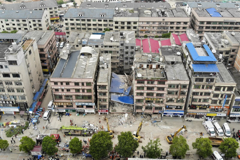 中國湖南省長沙市一棟樓房4月29日中午突然倒塌，造成53人死亡。（中新社）